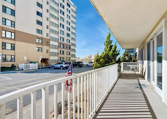 Holiday home Ground-floor With Amazing Views Access Pool & Hot Tub *