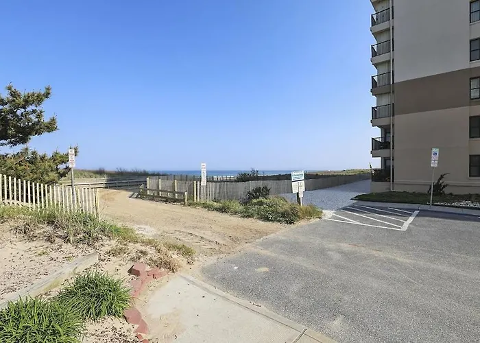 Ground-floor With Amazing Views Access Pool & Hot Tub *